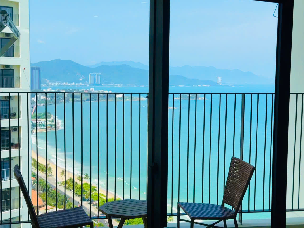 Gold Coast apartment for rent | Studio 54m2 | High floor | 13 million